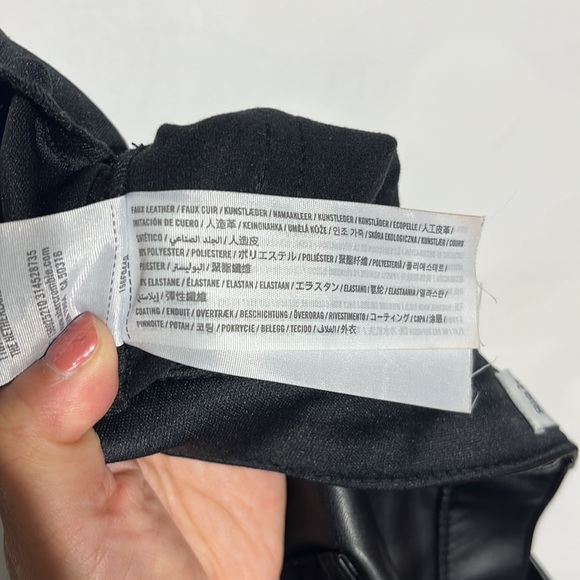 Abercrombie & Fitch Black Vegan Leather 90s Ultra High Rise Straight Leg Pants - Picture 10 of 10